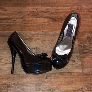 Black pumps with bow size 6.5 used